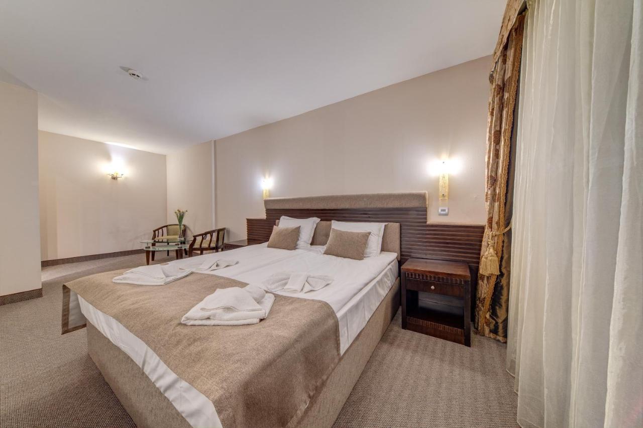 One-Bedroom Apartment (2 Adults + 1 Child)