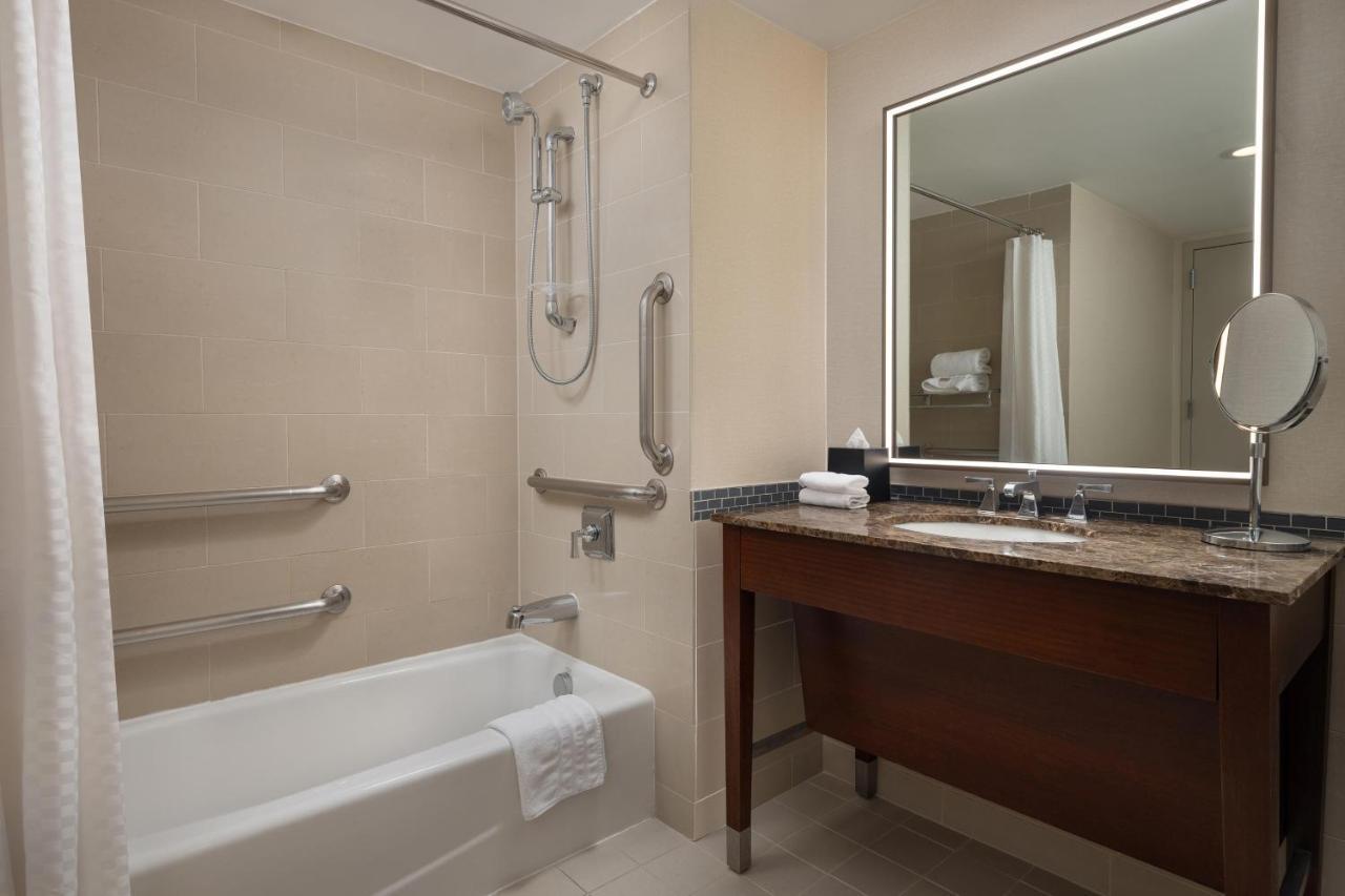 Guest Room, 1 King