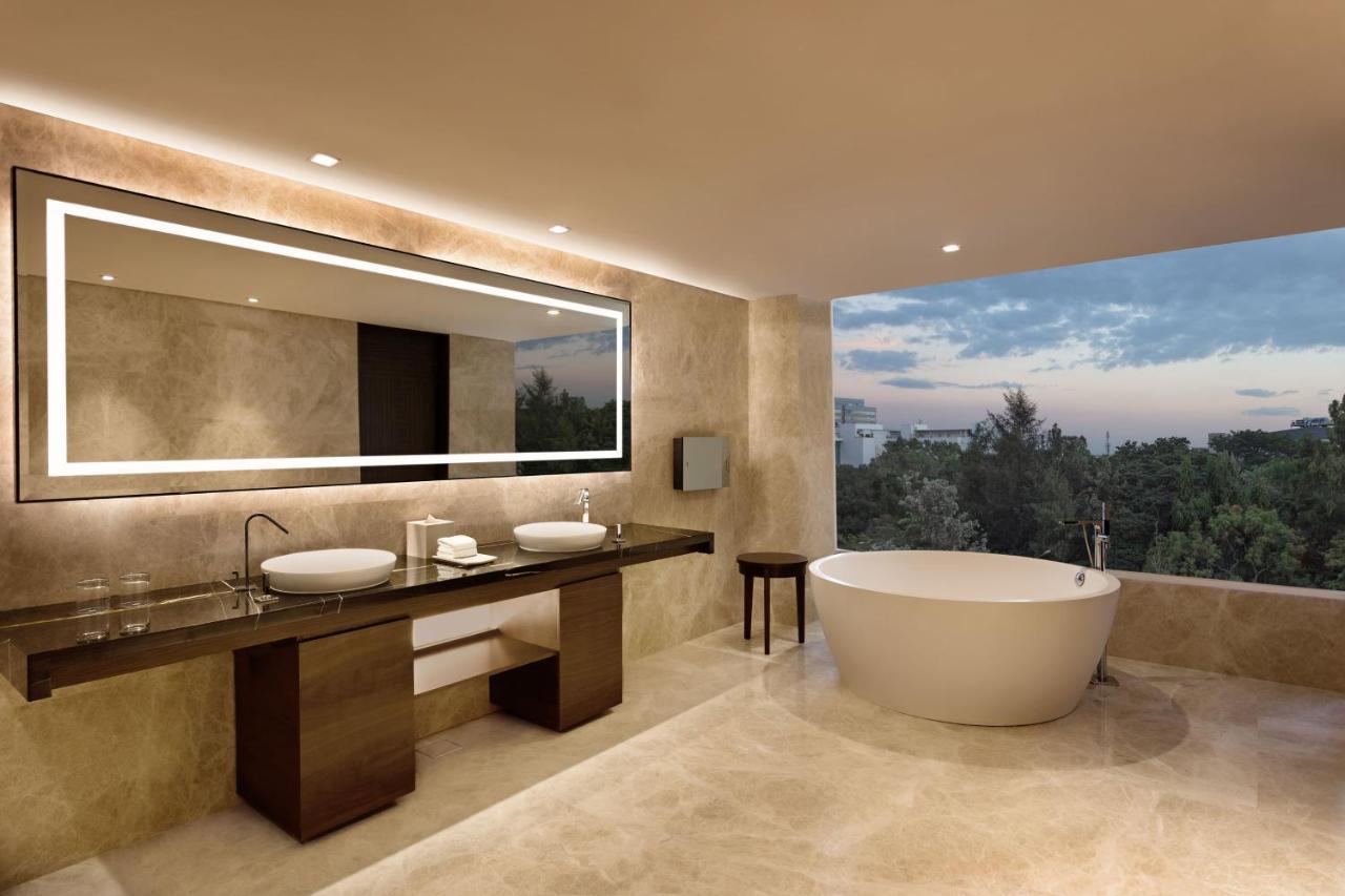 Presidential Suite Club Lounge Access,1622160344:JPEG