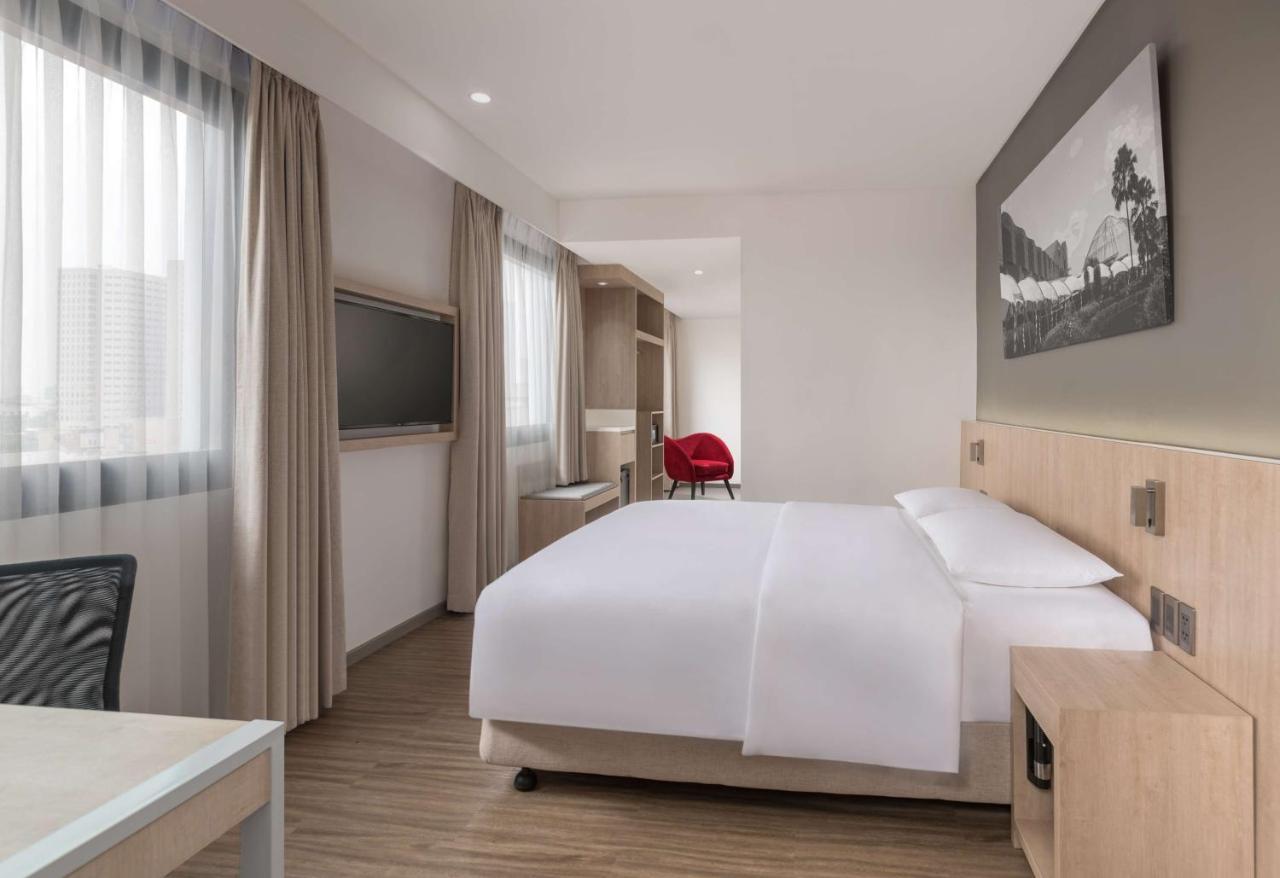 Deluxe Corner Room