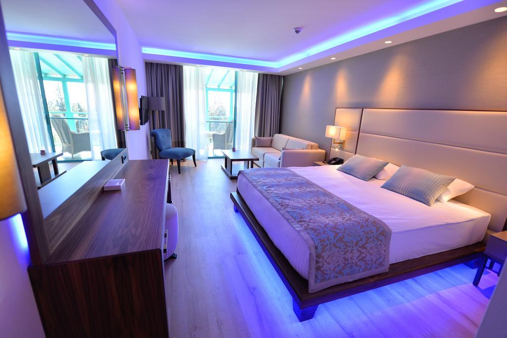 Chambre Double Deluxe - Vue Partielle sur Mer
