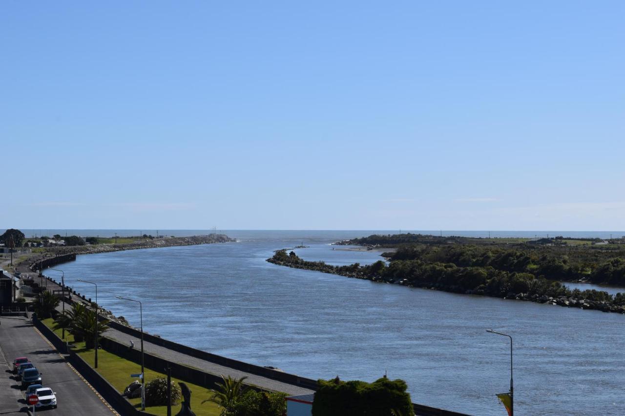 Superior King Room with River View