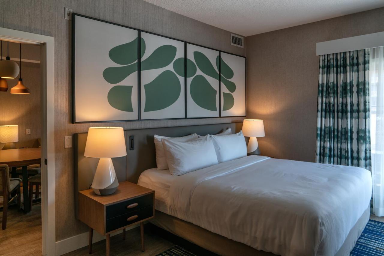 One-Bedroom Corner Apartment with King and Pullout Bed