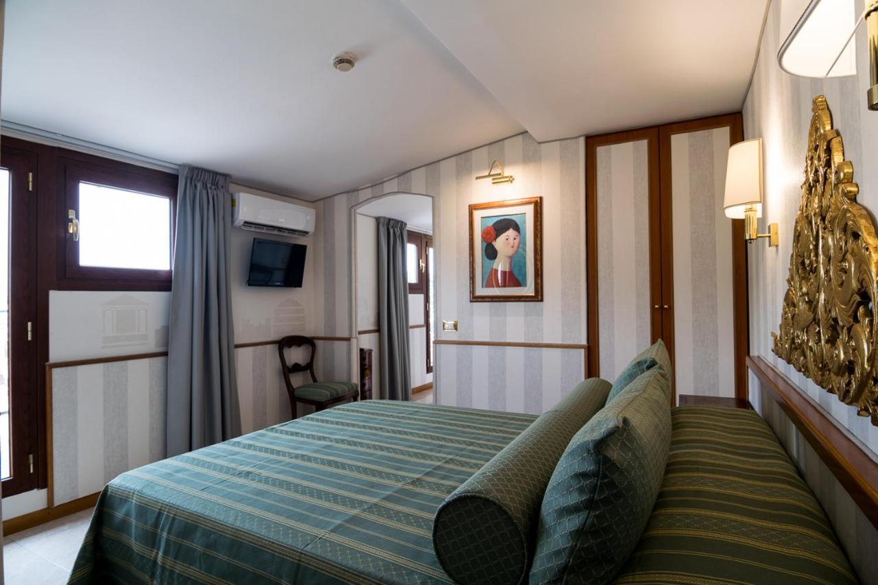 Vintage Double Room Terrace,925793116:JPEG