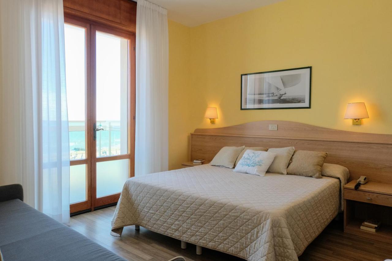 Standard Vierbettzimmer mit Meerblick