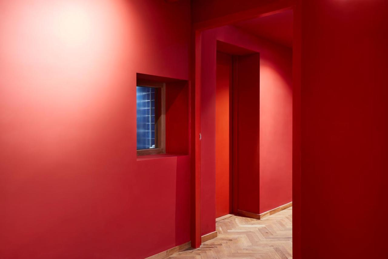 Red Canvas Kamer Klein