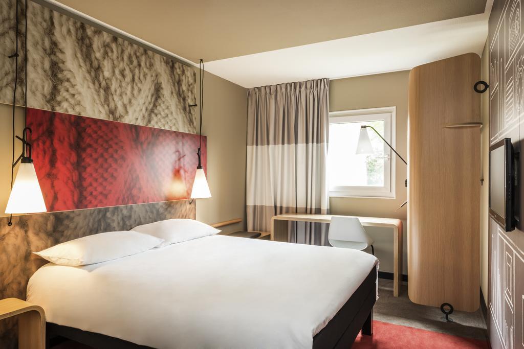 Two Rooms next to Each Other