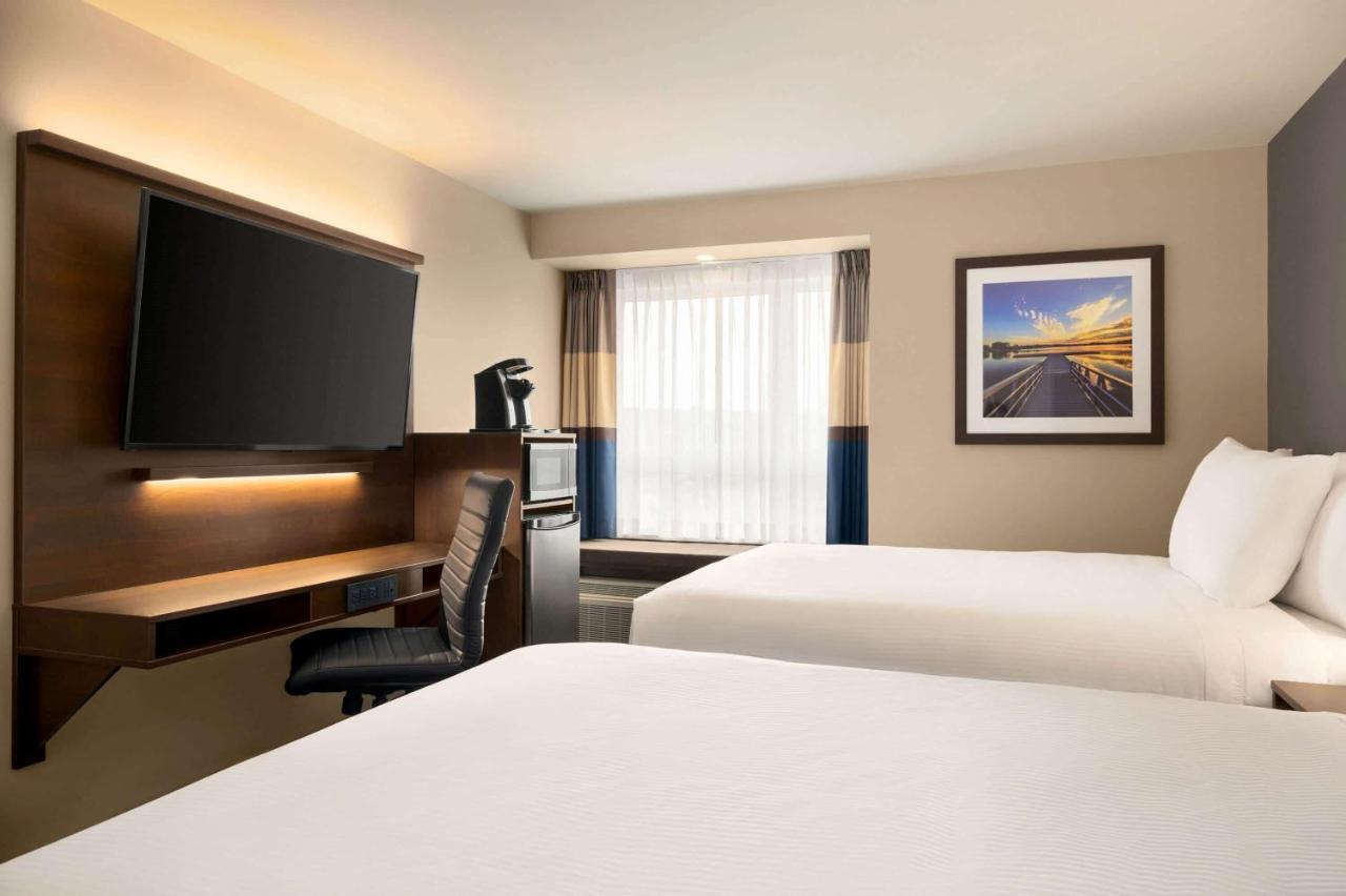 Queen Room with Two Queen Beds and Shower Only - Non-Smoking
