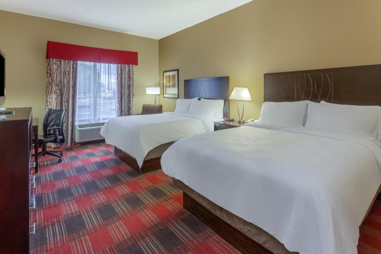 Standard Room with Two Queen Beds - Communications Accessible Tub