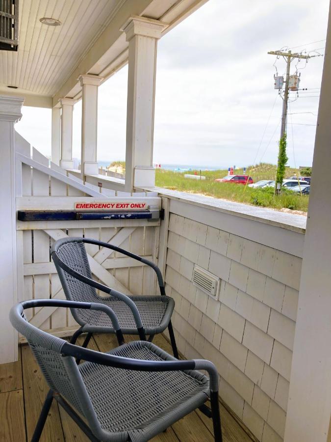 One-Bedroom Suite with Kitchenette, Deck, and Partial Ocean View – 1B