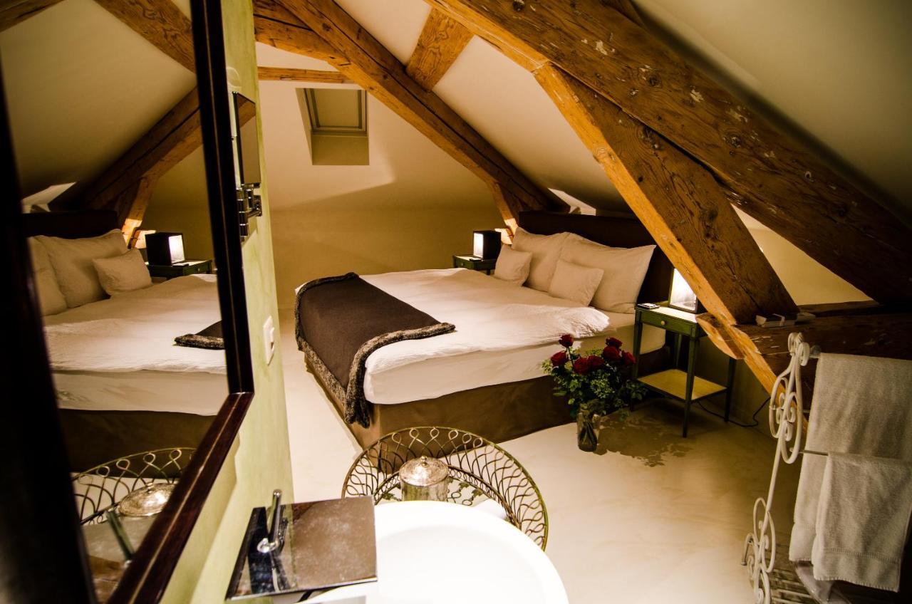 One-Bedroom Suite,1586845464:JPEG