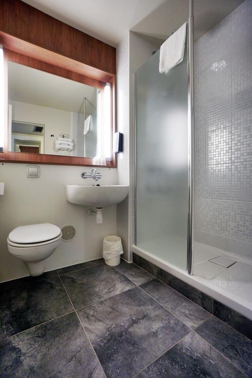 Standard Room with Four Single Beds