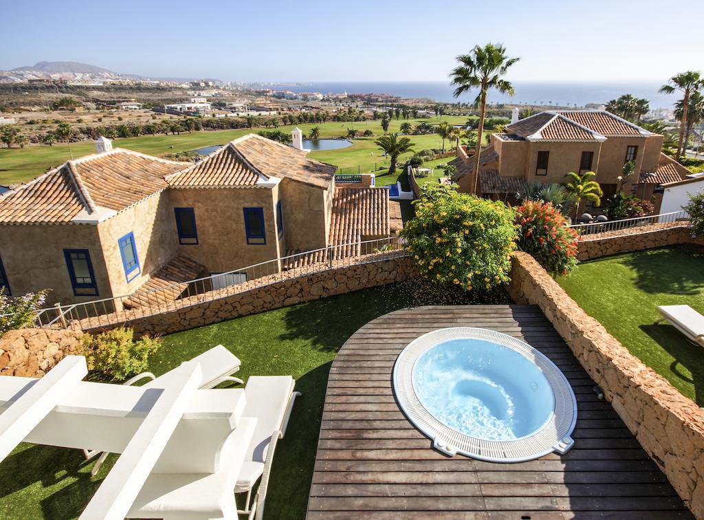 Villa 2 Chambres avec Baignoire Spa Extérieure (3 Adultes + 1 Enfant)