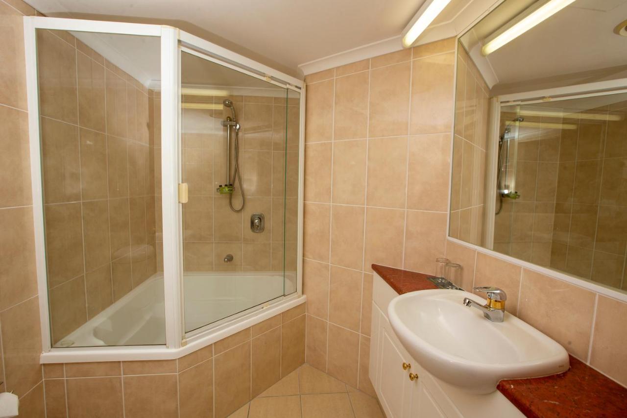 Deluxe Two-Bedroom Apartment