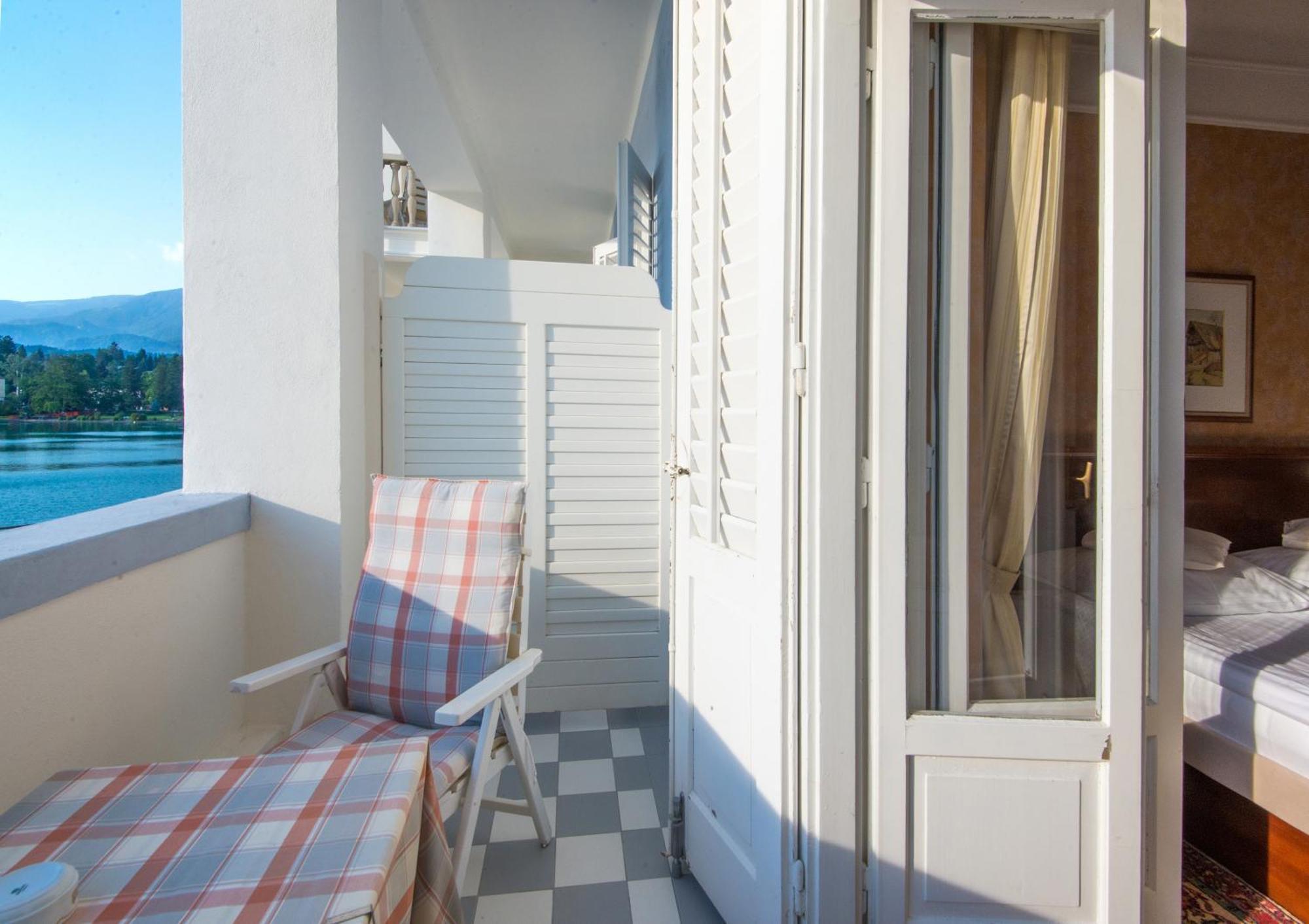 Double Room with Balcony and Lake View