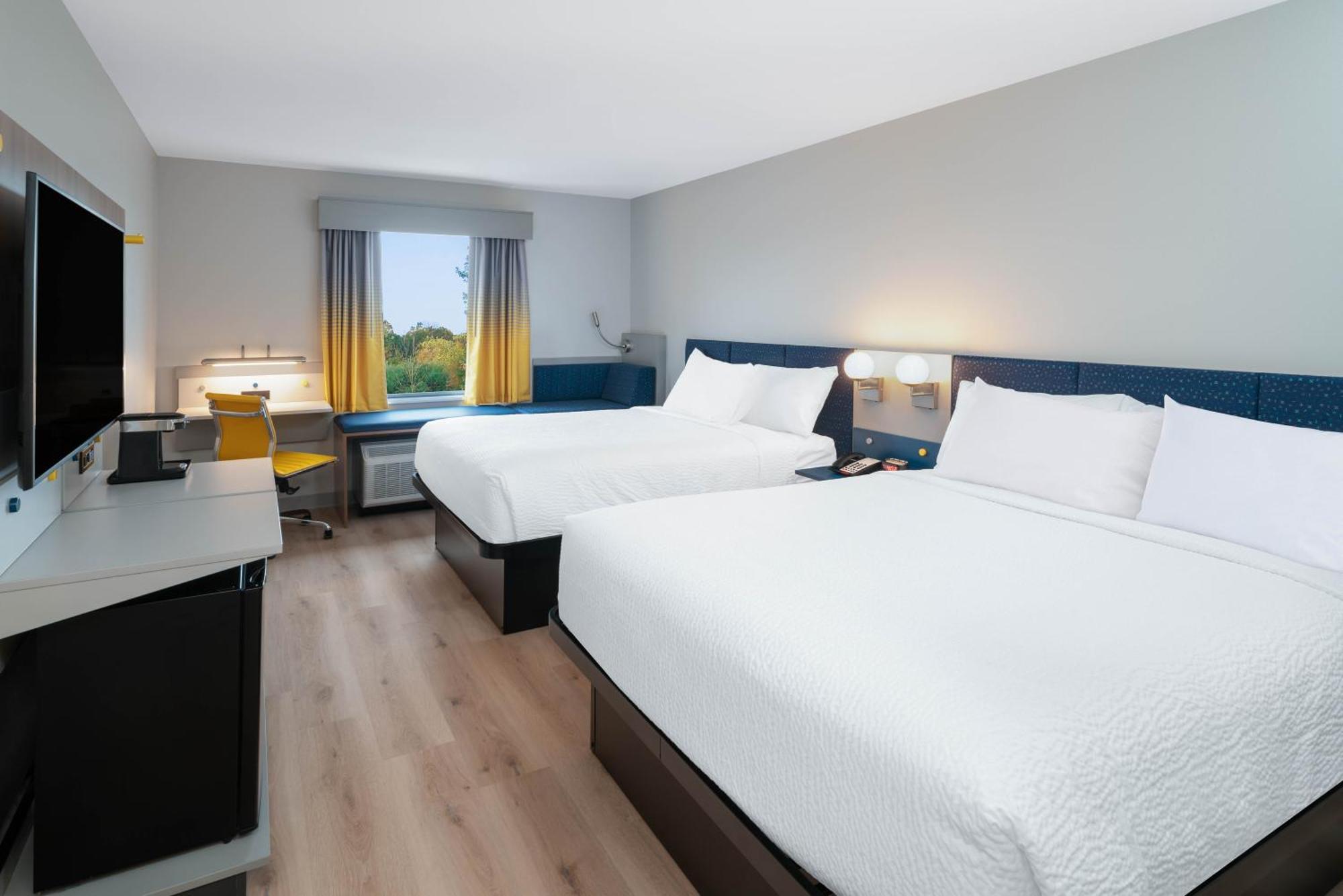 Corner Queen Room with Two Queen Beds - Non-Smoking