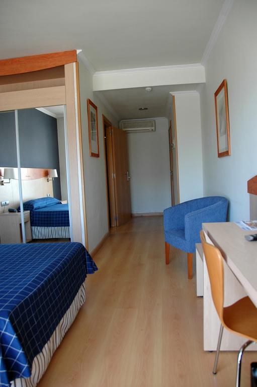 Family Room (3 Adults)