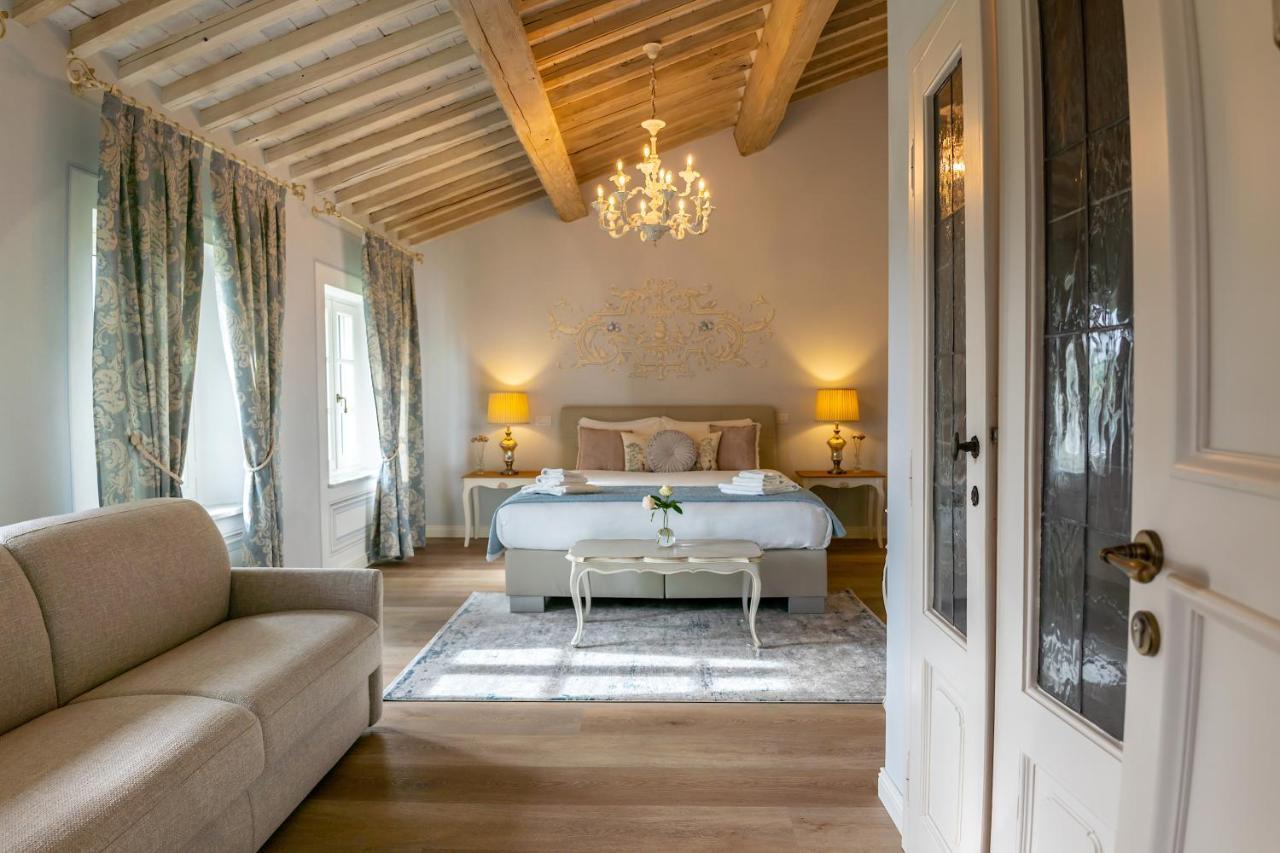 Kamer met Kingsize Bed en Uitzicht op het Zwembad