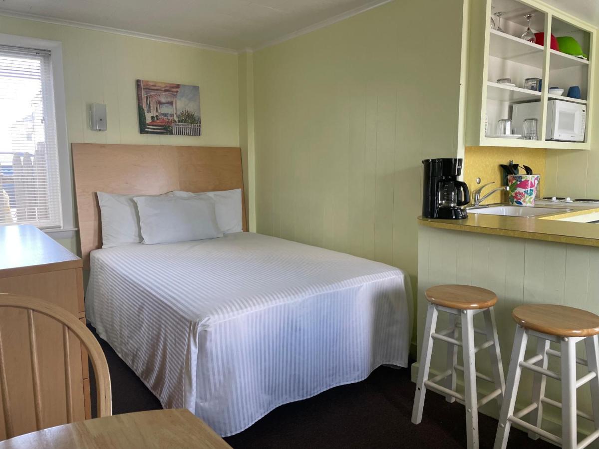 Motel #1 - Two Room Kitchenette