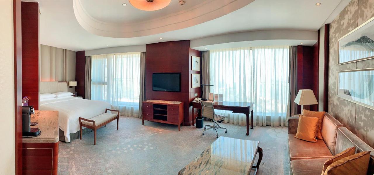 Horizon Premier River View King Room