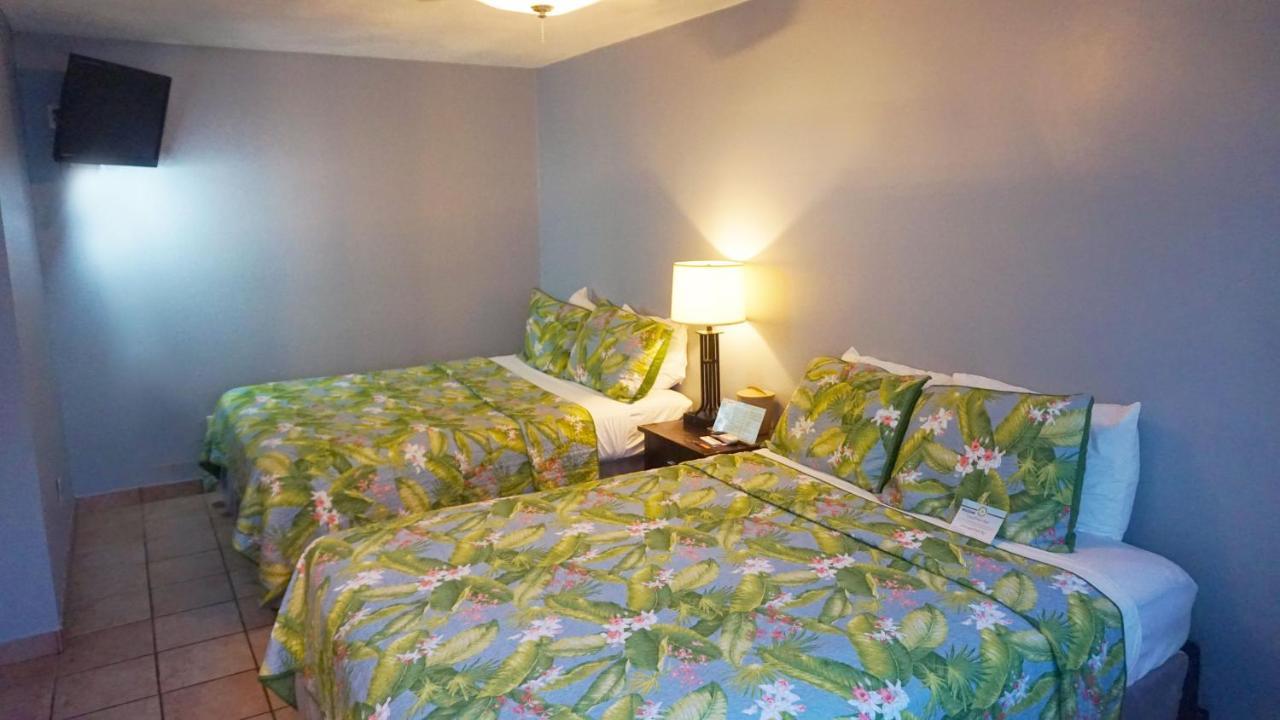 Deluxe Queen Room with Two Queen Beds - Non-Smoking
