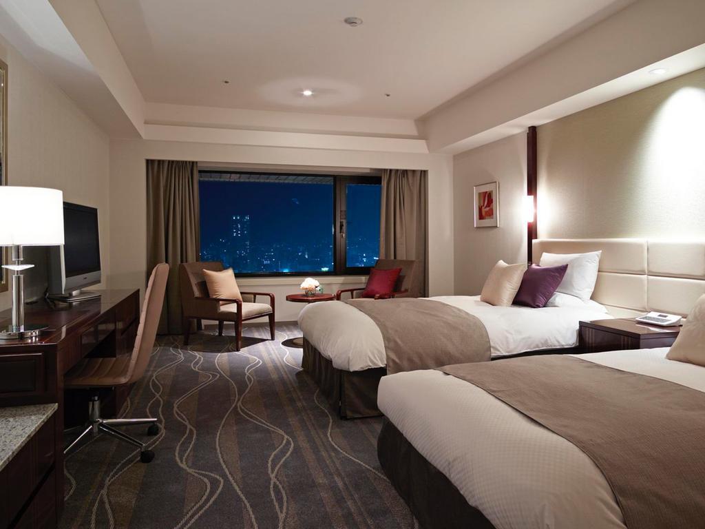 Deluxe Twin Room (16th-27th Floor) with Ocean View - Non-Smoking