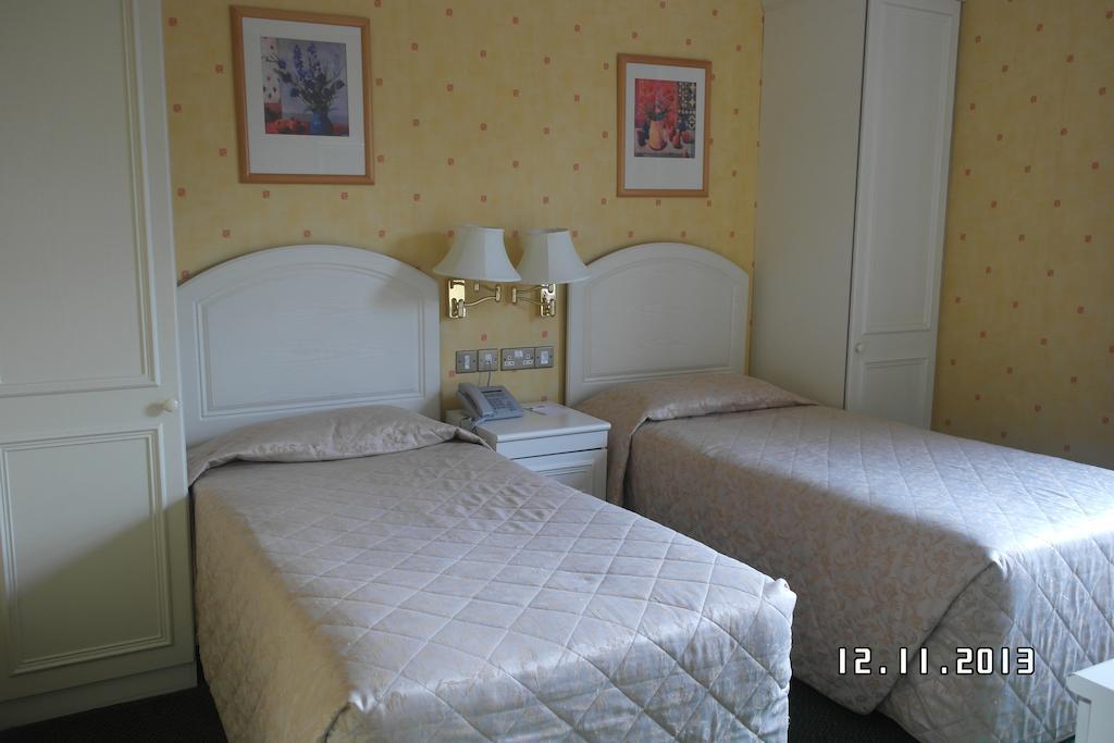 Quarto Executivo com 2 Camas de Solteiro