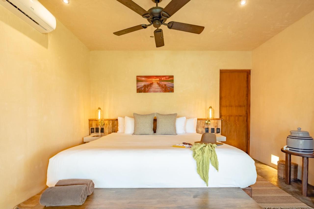 Superior Room 1 King Bed