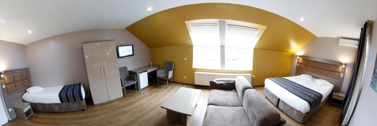 Deluxe Family Room