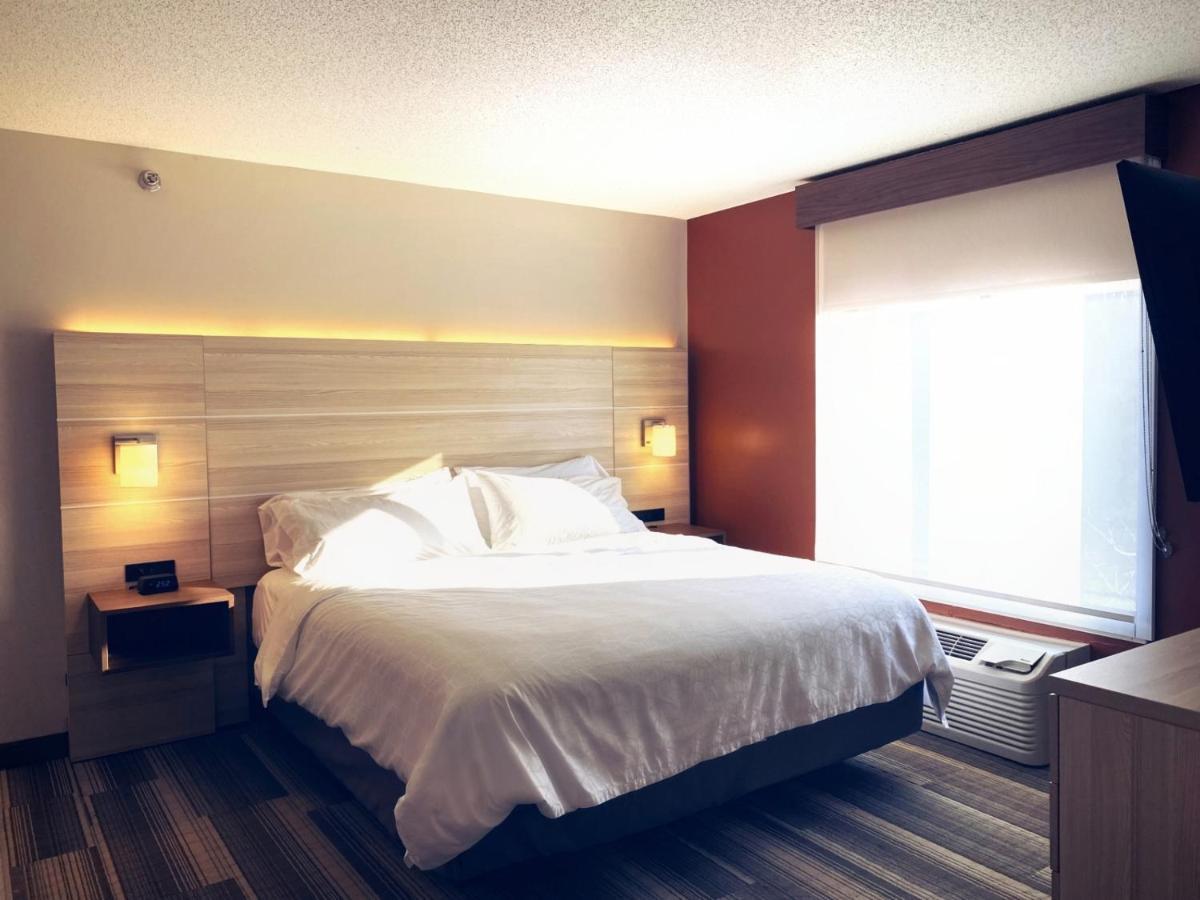 King Suite Jetted Tub
