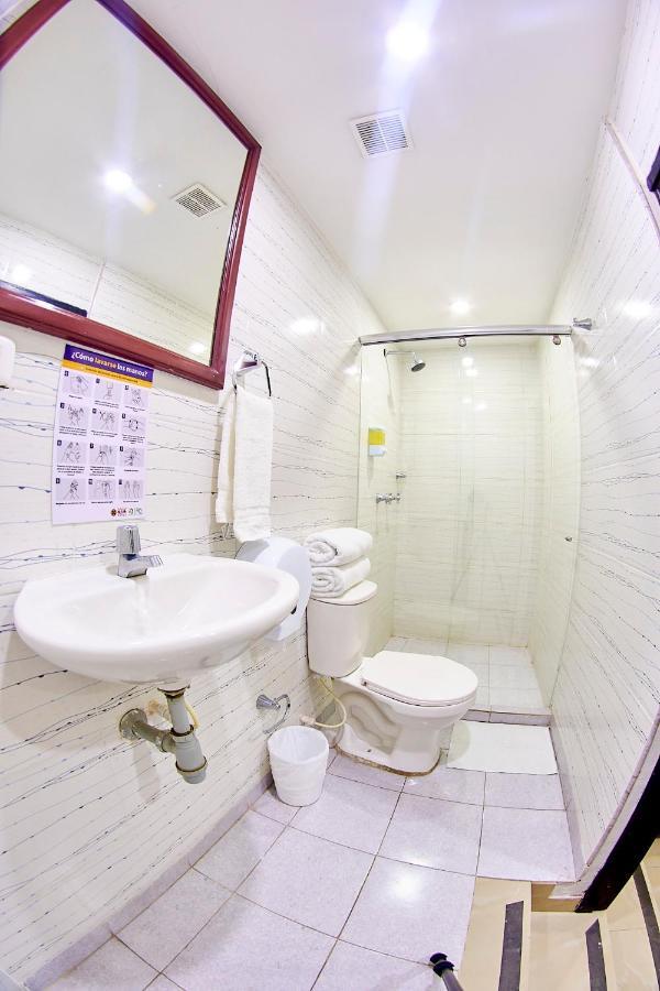 Habitación Cuádruple Económica con baño compartido