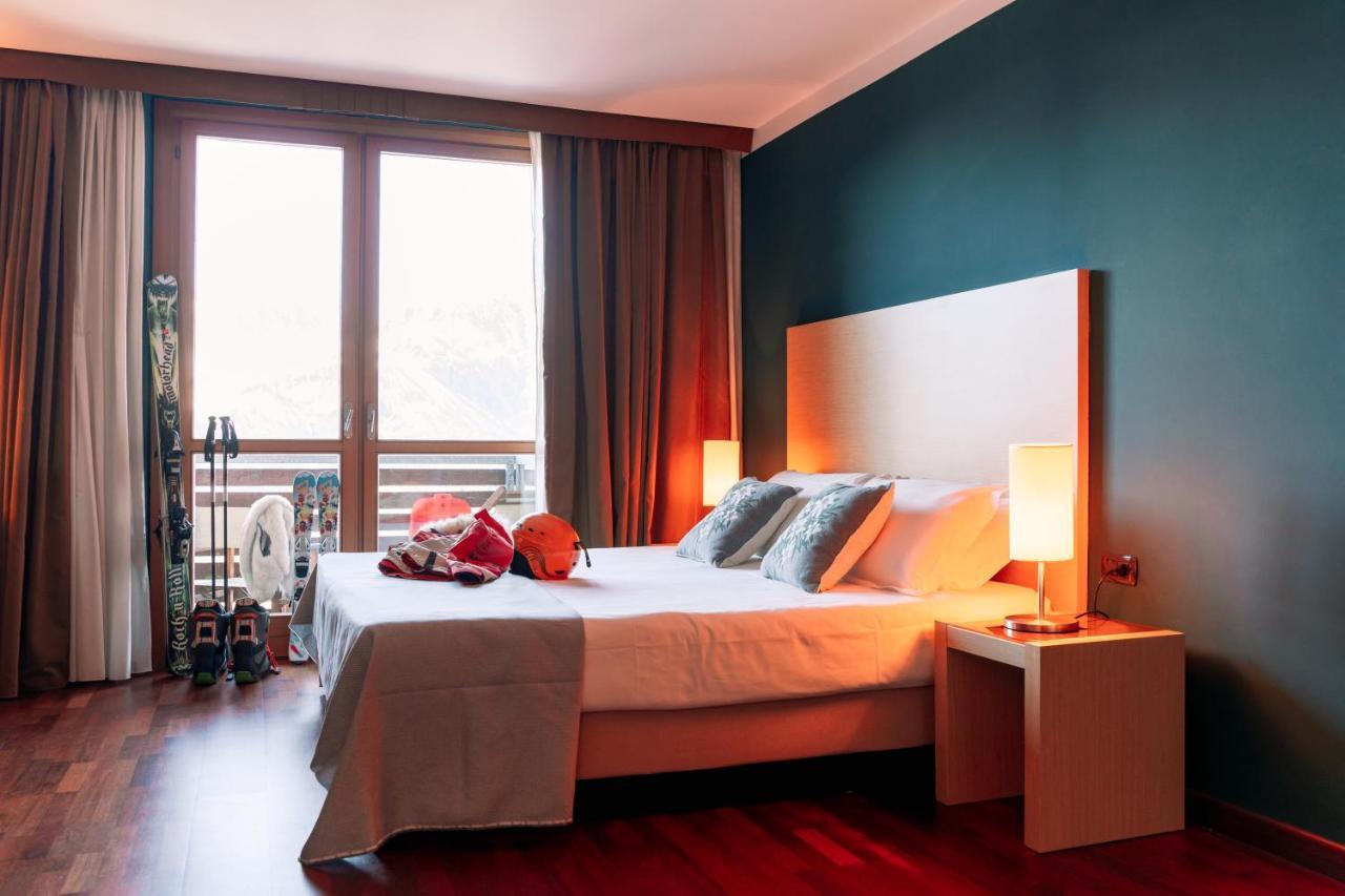 Double or Twin Room with Mountain View