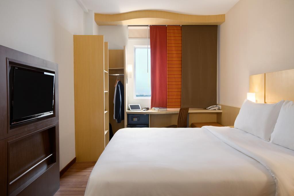 Standard Double Room - City Side