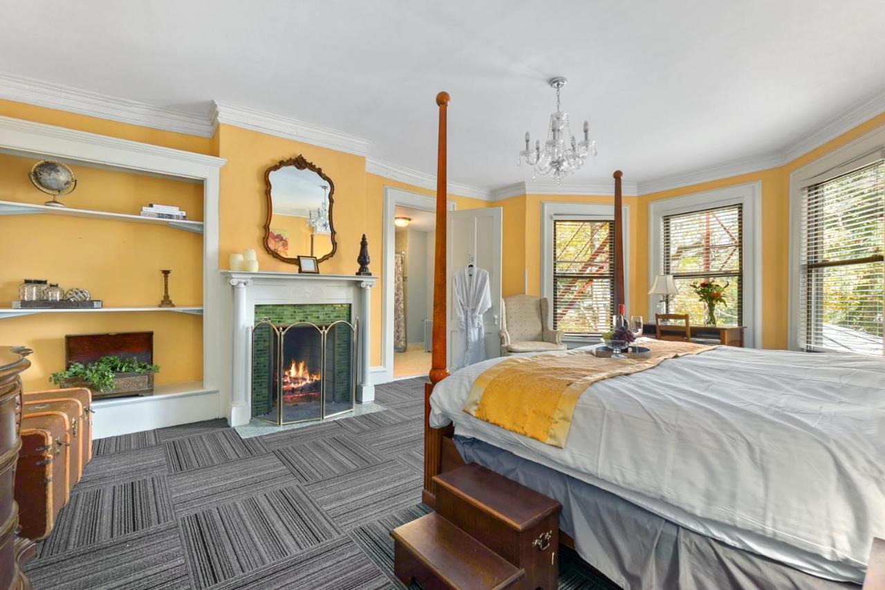 Deluxe King Room with Fireplace