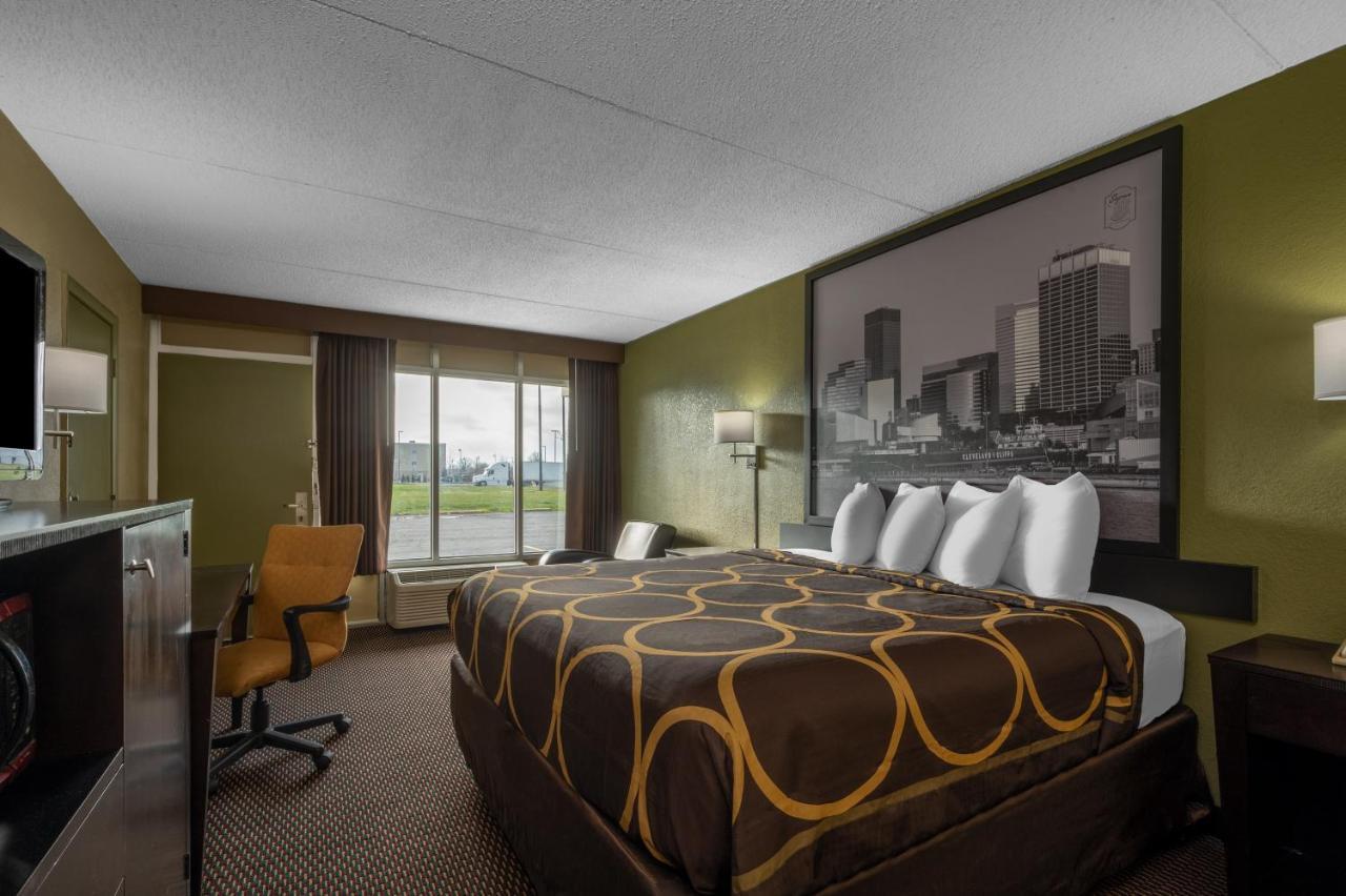 King Room with Roll-In Shower - Mobility Access/Non-Smoking