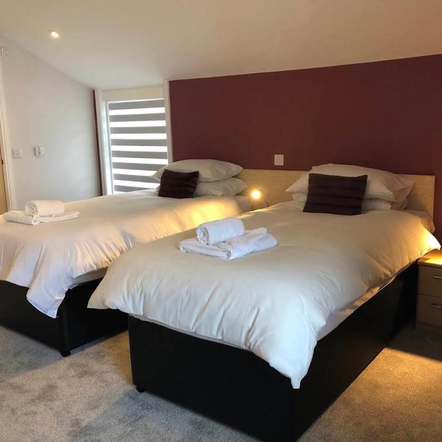 Twin Room with Shower