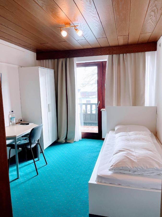 Einzelzimmer mit Balkon