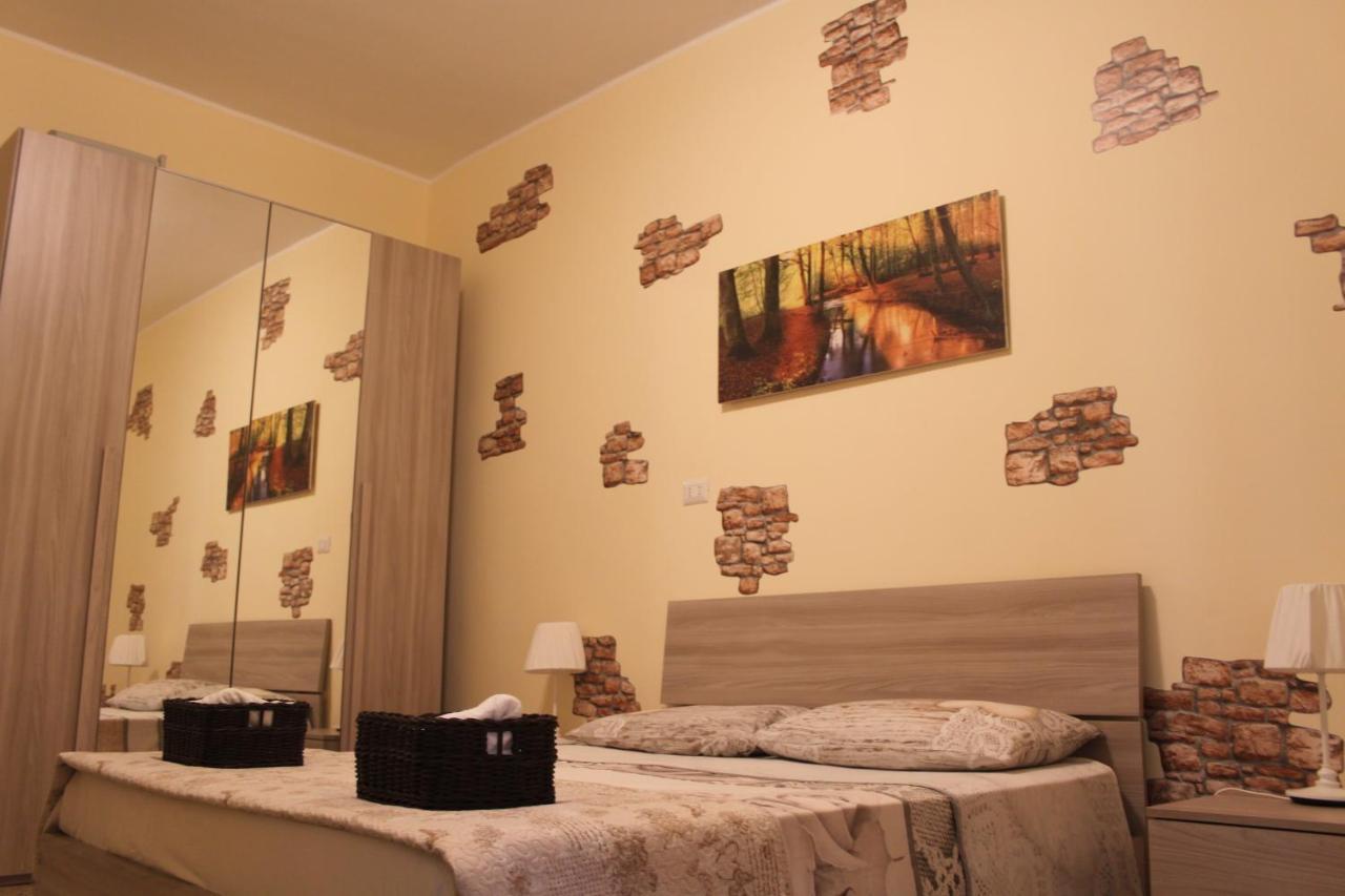 Zimmer mit Queensize-Bett und Gemeinschaftsbad