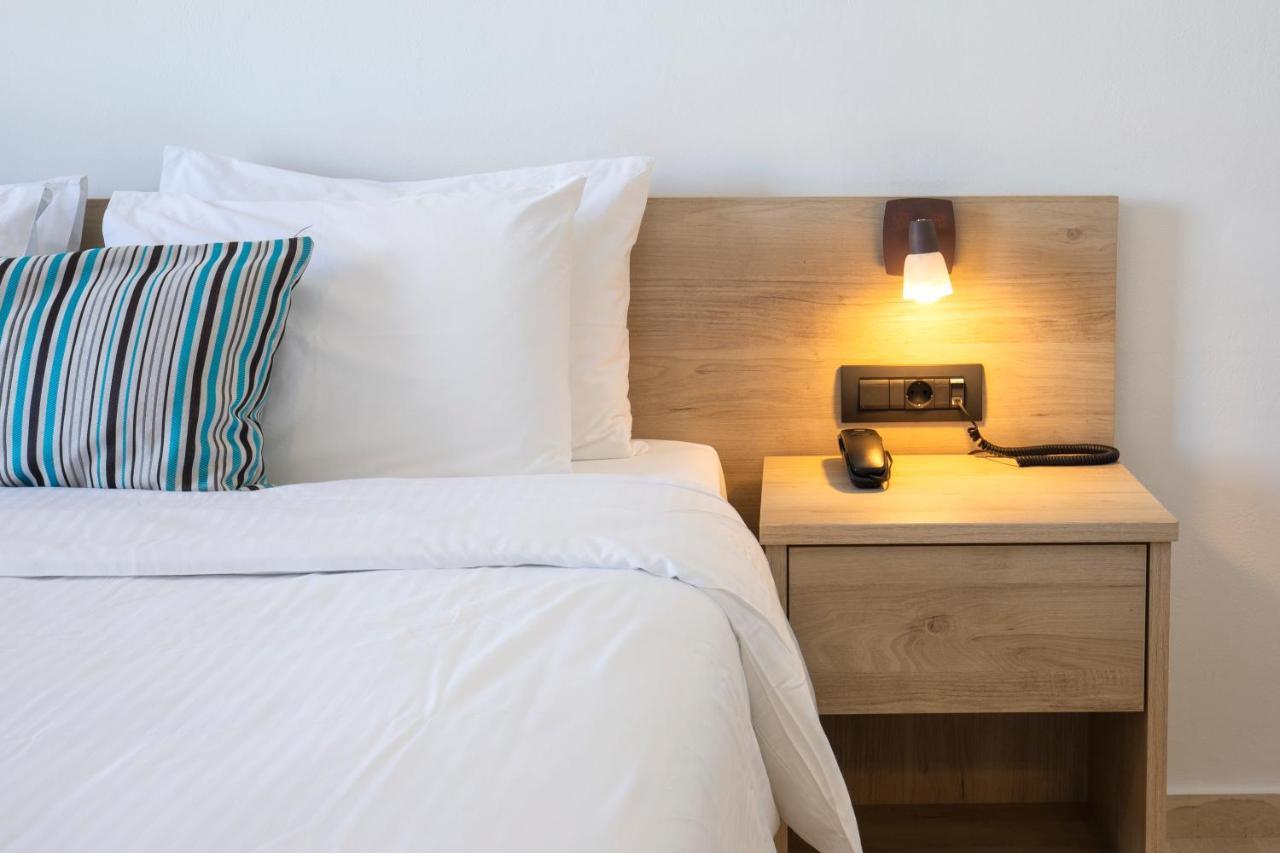 Double or Twin Room with Sea View