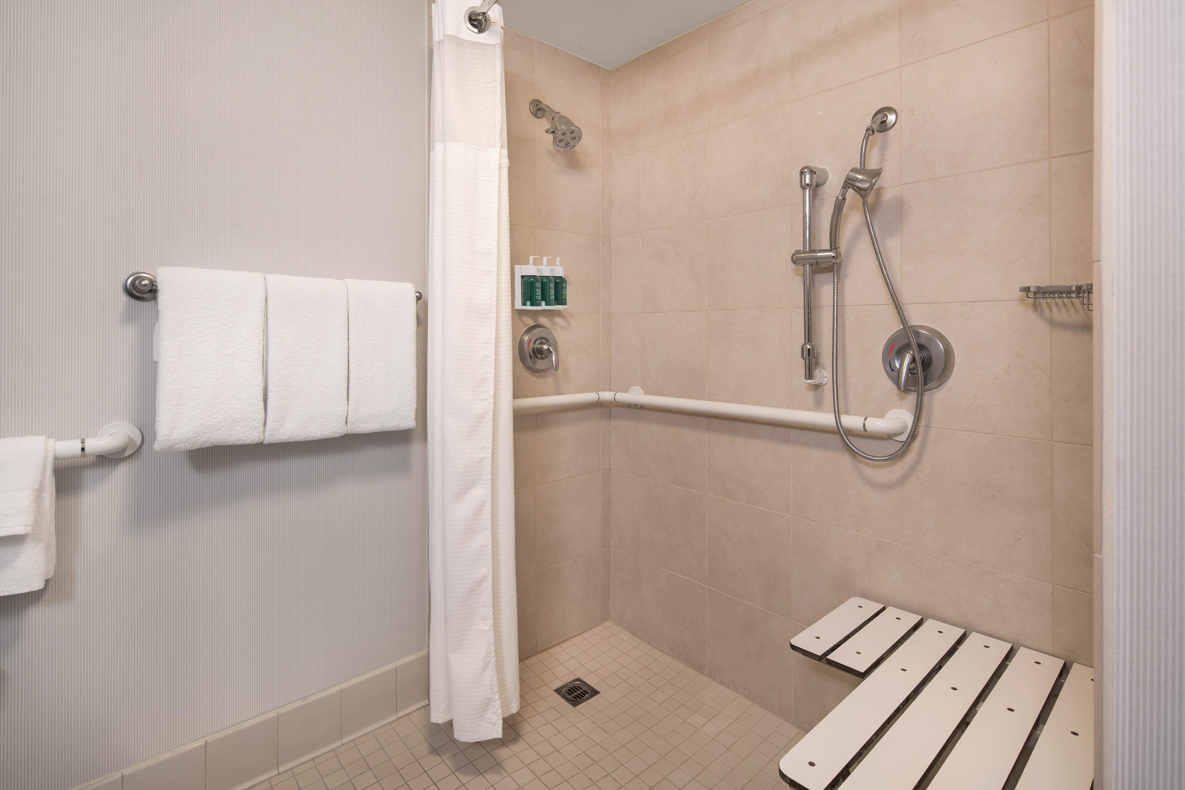 Guestroom Two Queens-Hearing Accessible