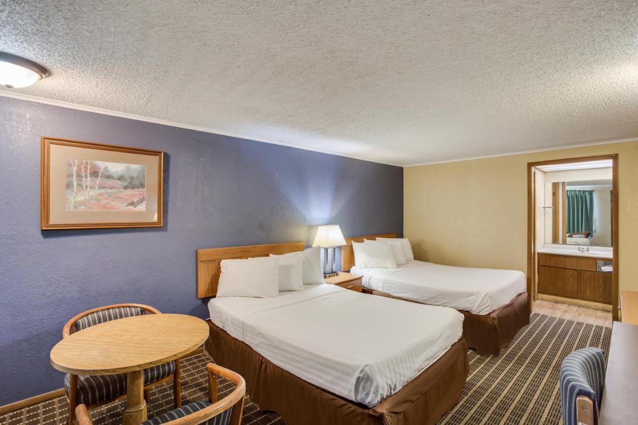 Double Room with Two Double Beds - Smoking