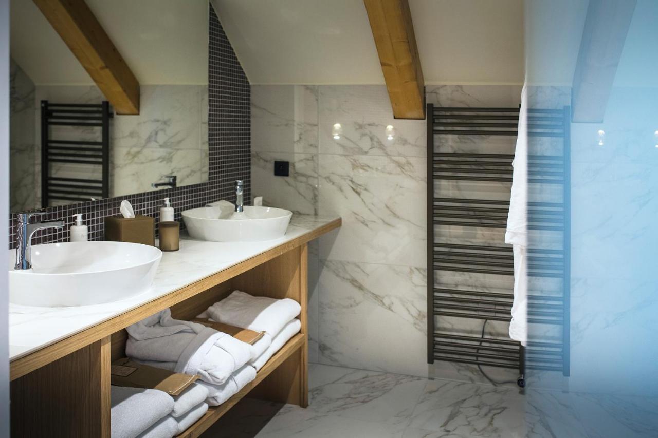 Lake Igloo Suite