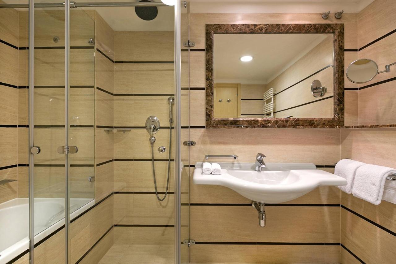 Premium Zimmer mit Kingsize-Bett und Meerblick