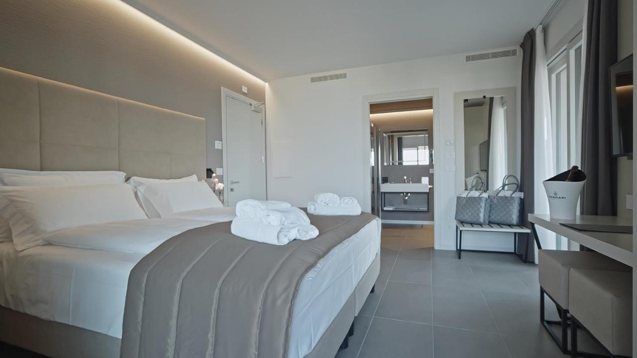 Suite Lake View,1307354743:JPEG