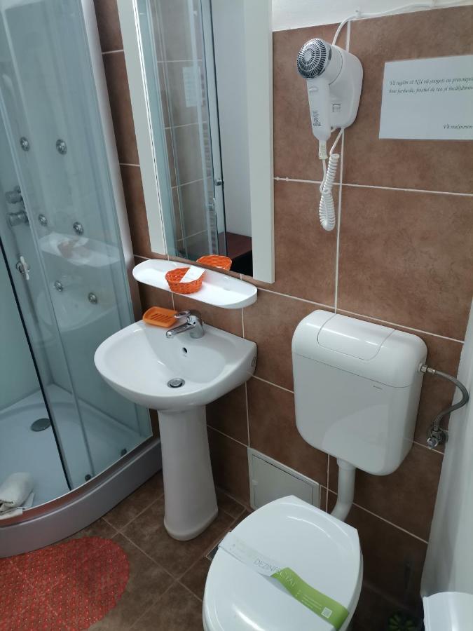 Single Room Private Bathroom,1610272810:JPEG