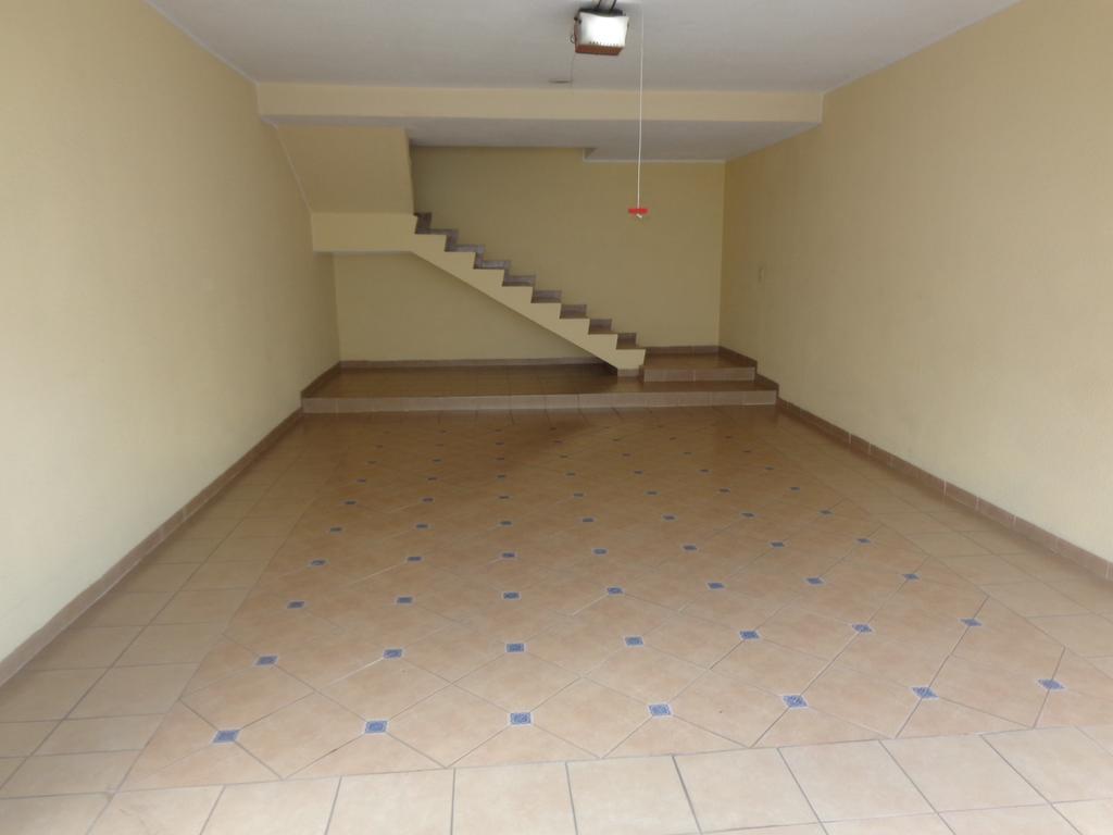 Habitación con cama extragrande y bañera de hidromasaje