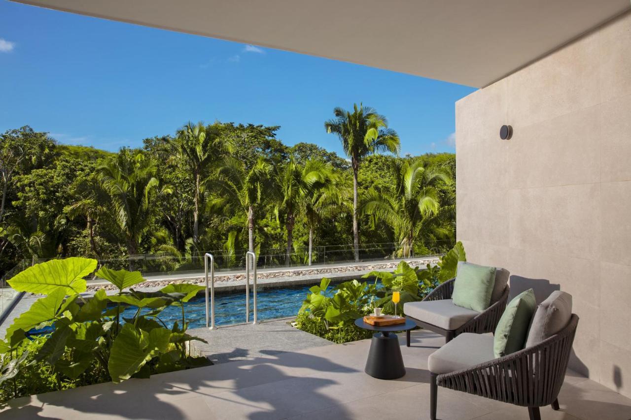 Junior Suite Swim out Tropical view 2 Queen