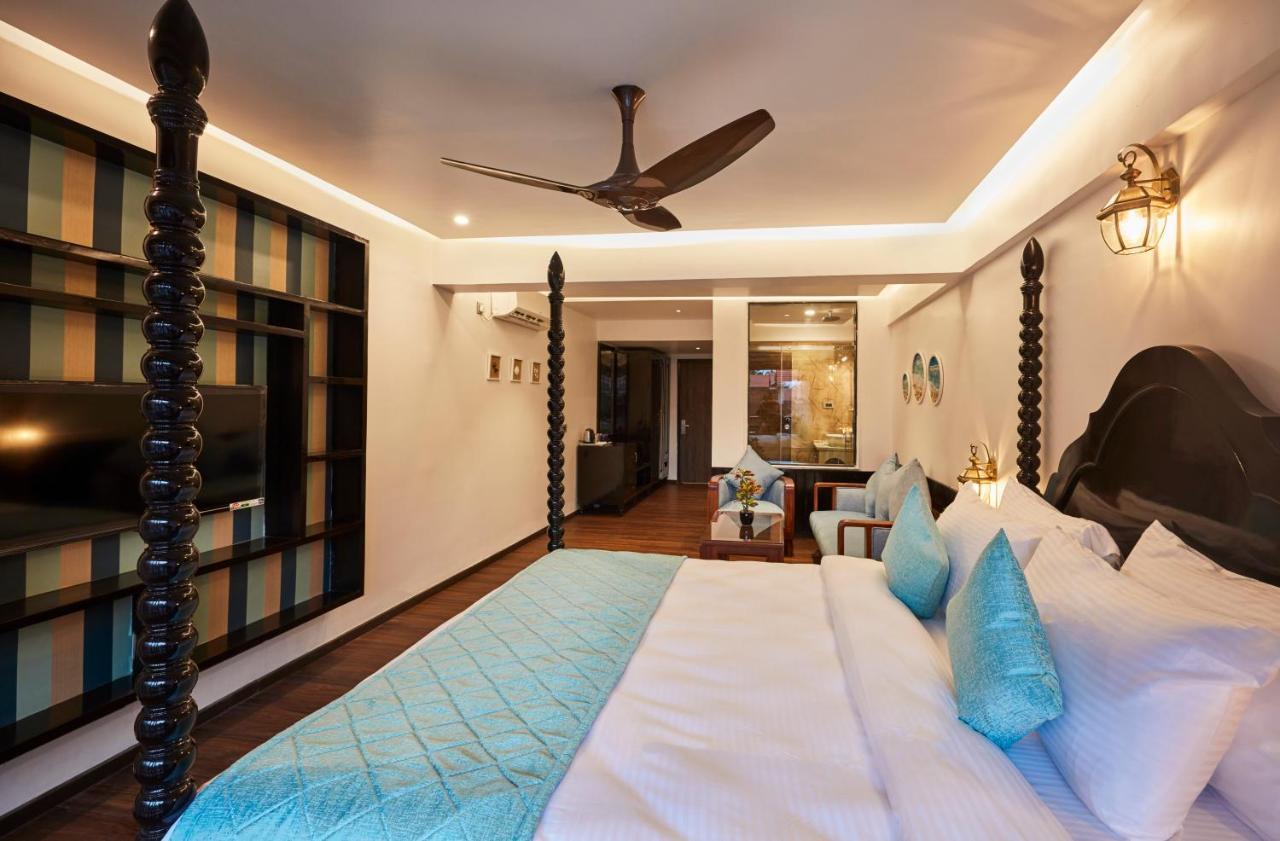 Pool Facing Suite - 10% Discount on Food and Beverages at Sunshine restaurant -  Complimentary Hi-Tea with Cookies (5pm to 6 pm) - Happy Hours 1+1 (12:00 to 07:00pm)