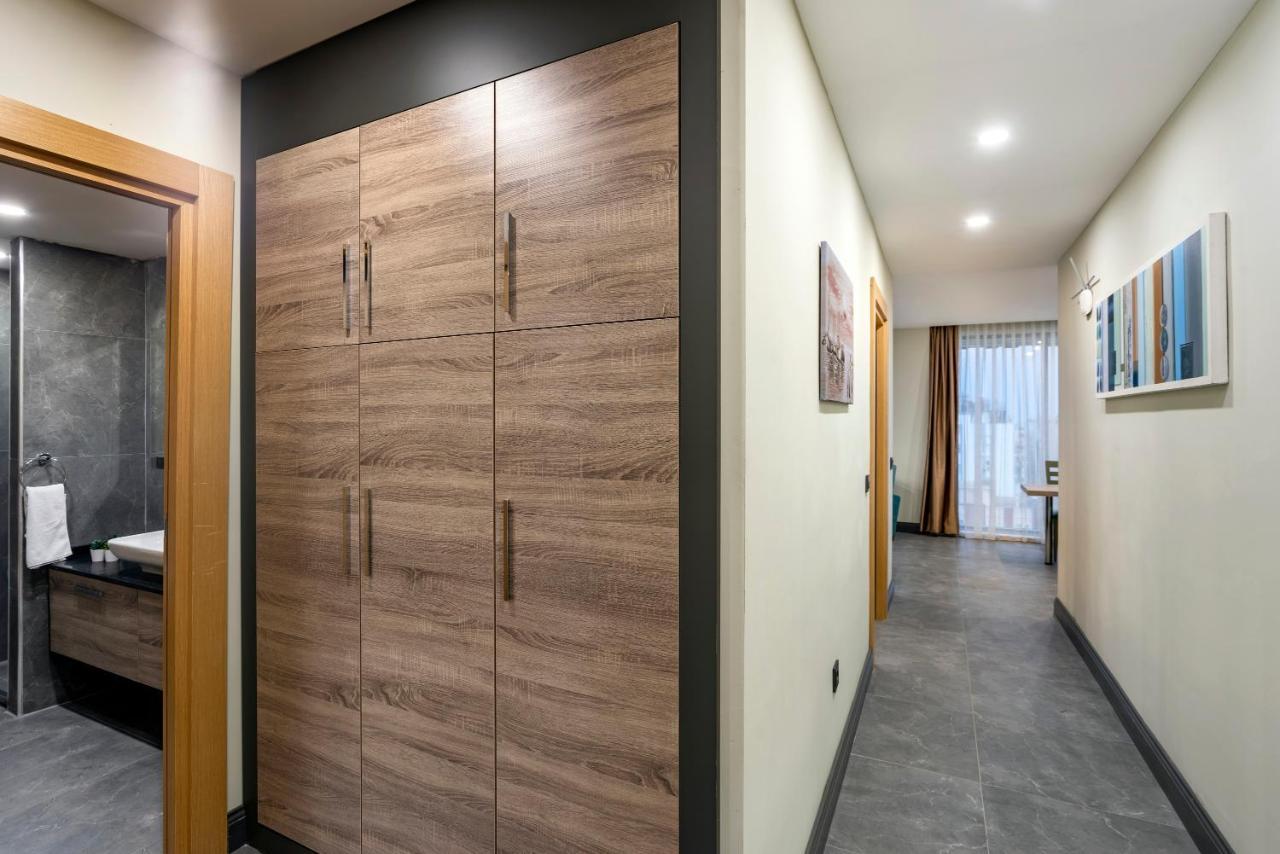 Family Room with Balcony,1182441592:JPEG