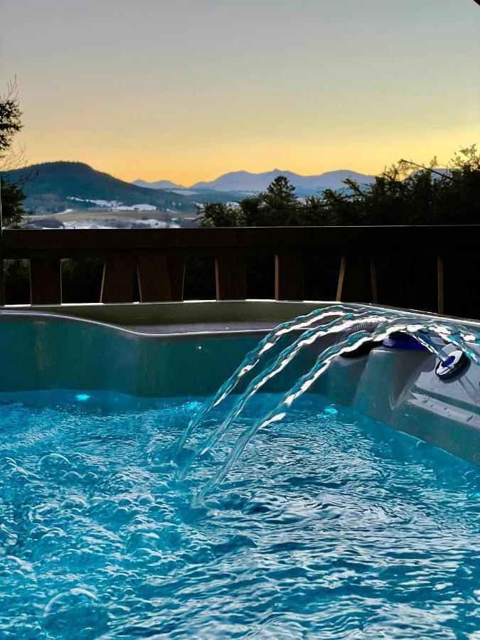 Suite with Hot Tub